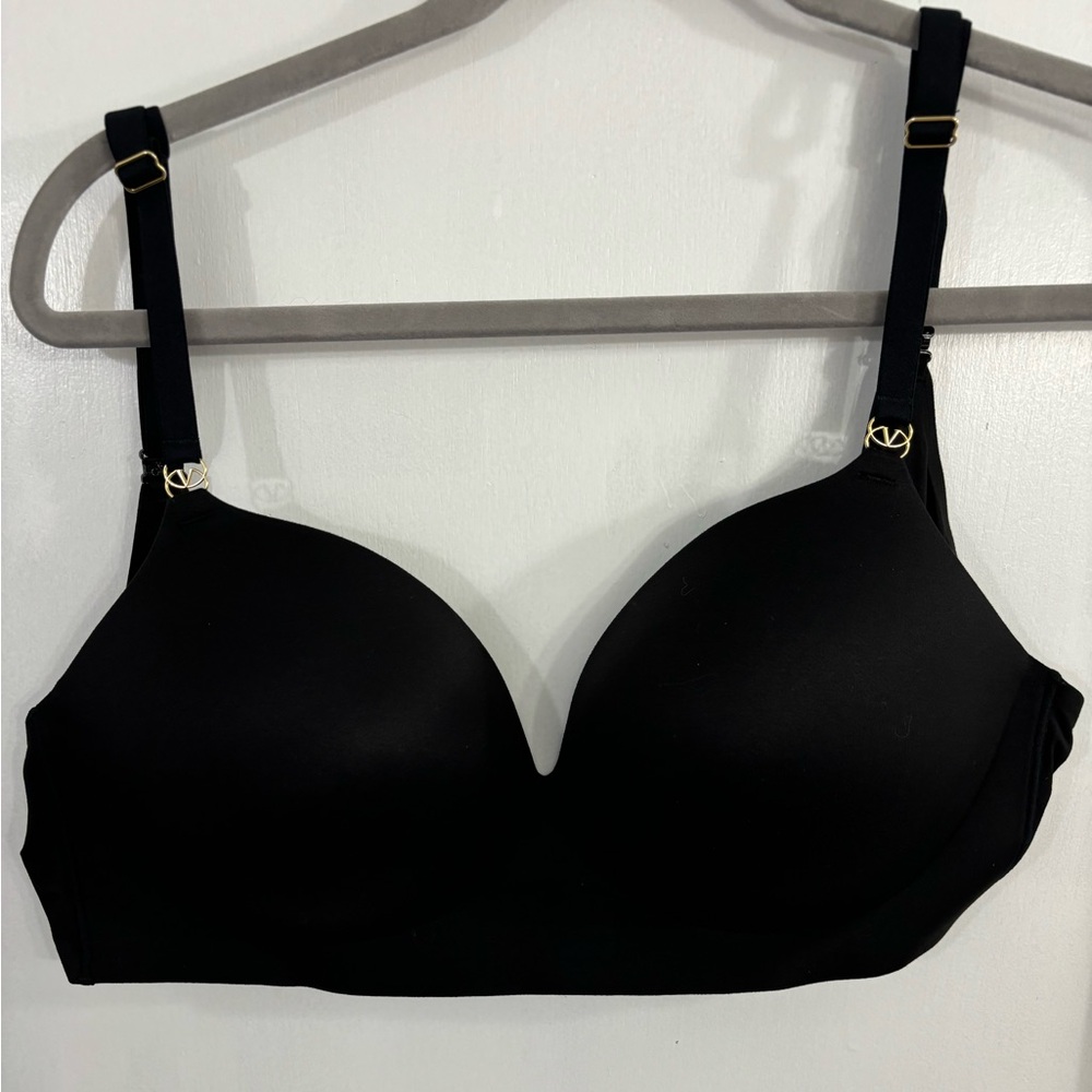 Victorias Secret Black Wireless Padded Bra NWOT 40C
